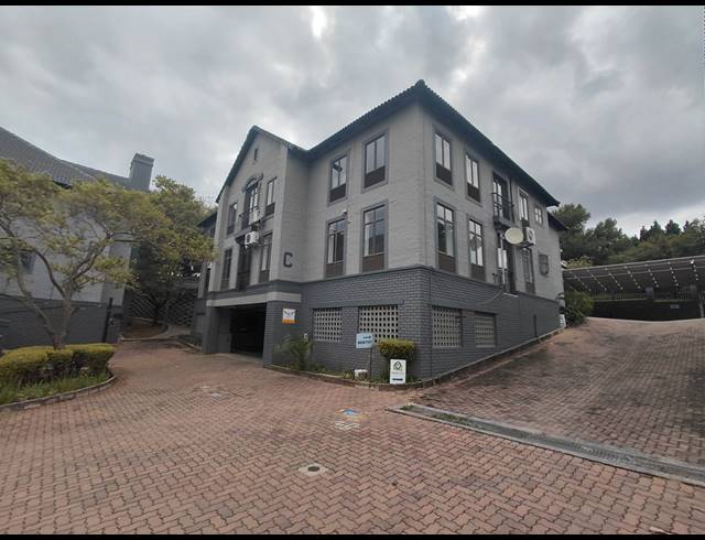 295M² OFFICE TO LET IN OLIVEDALE